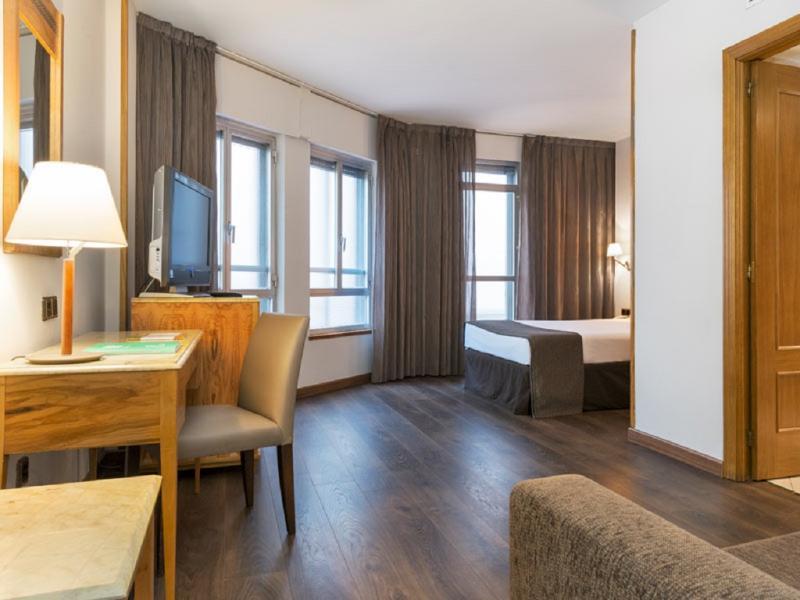 Eurostars Madrid Gran Via Hotel Екстериор снимка