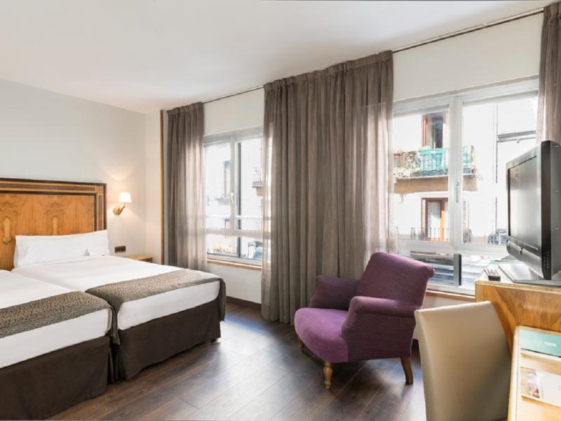 Eurostars Madrid Gran Via Hotel Екстериор снимка