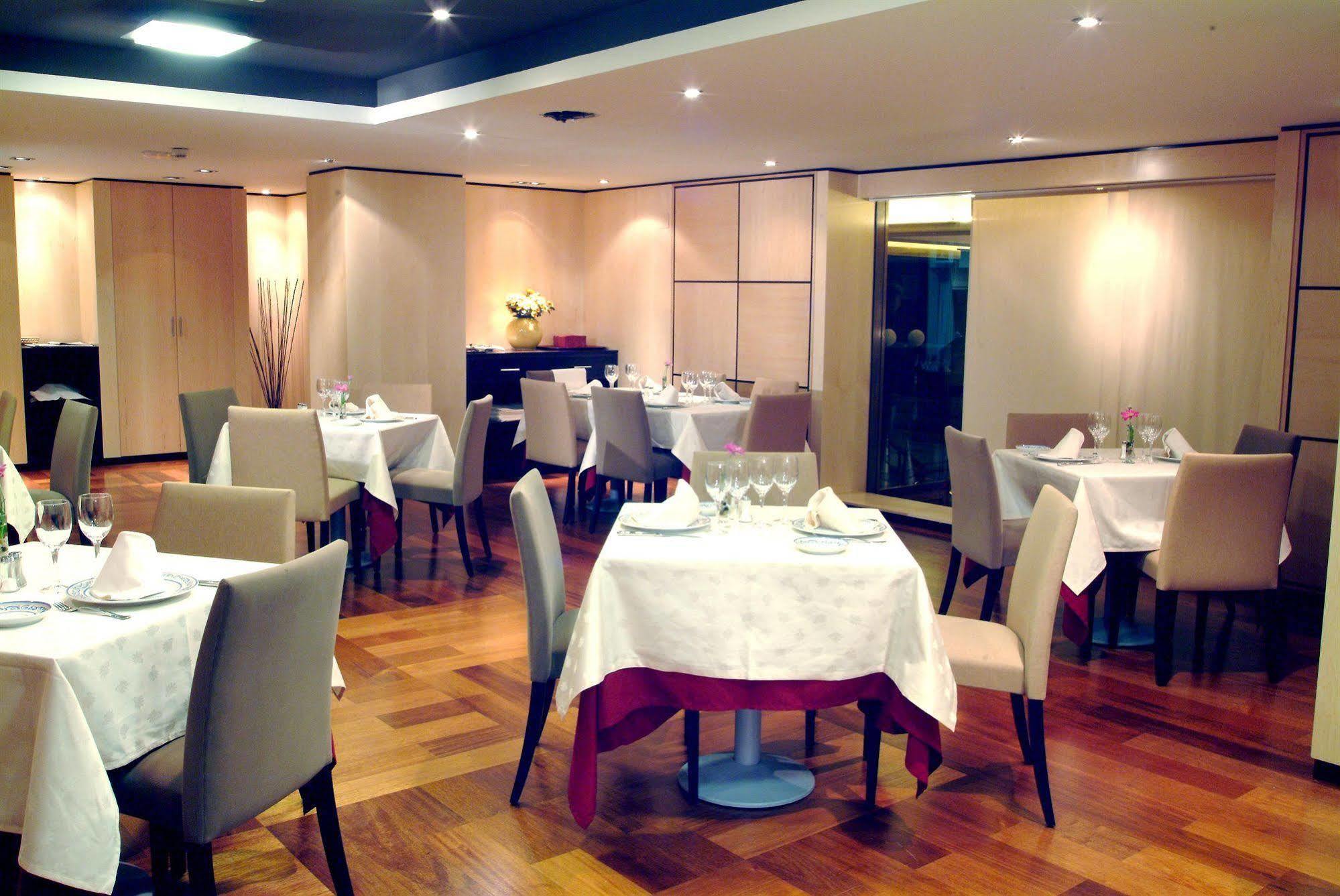 Eurostars Madrid Gran Via Hotel Интериор снимка